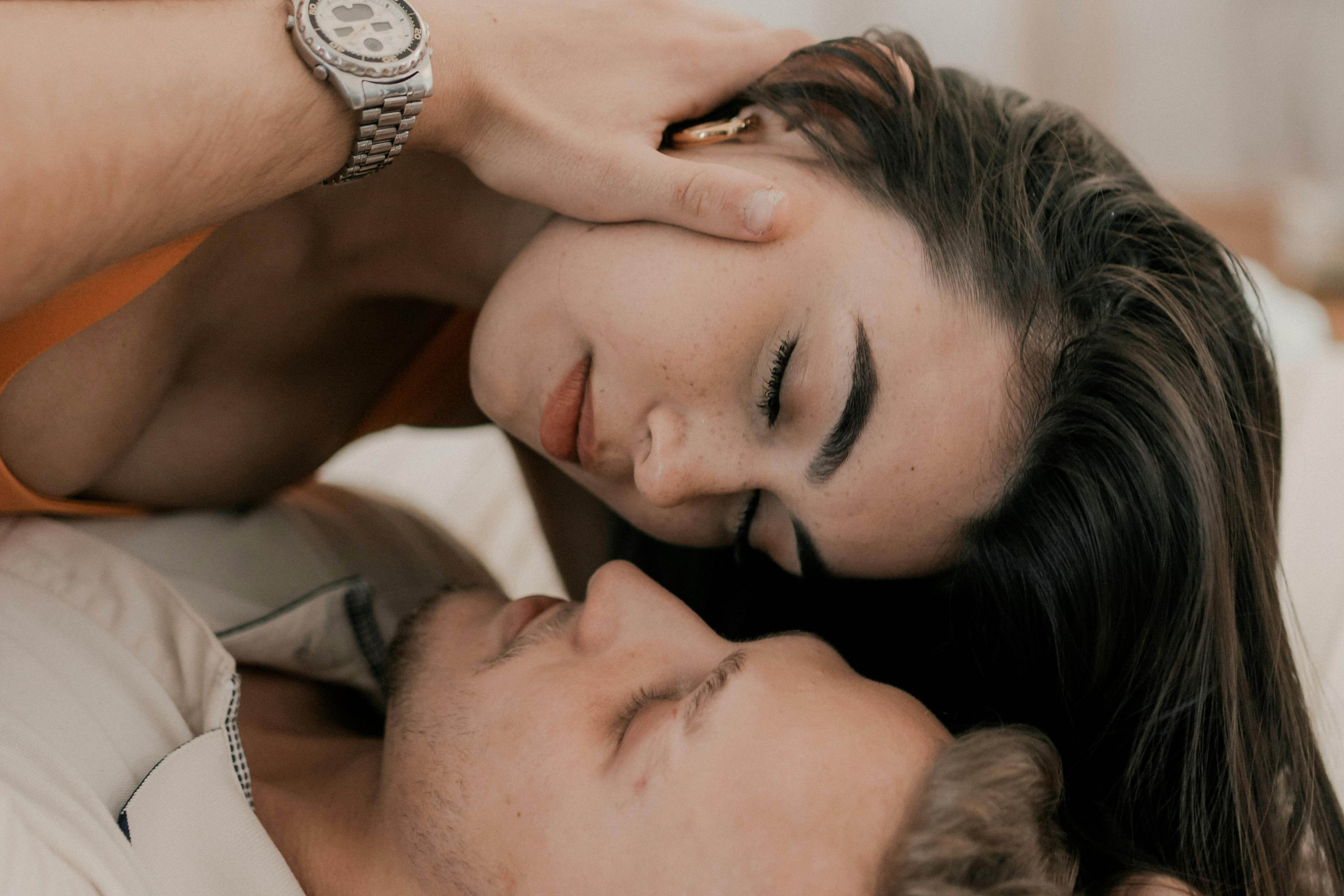 Laki-Laki atau Perempuan: Siapa yang Lebih Cepat Mencapai Orgasme? Tinjauan dari Sisi Kesehatan