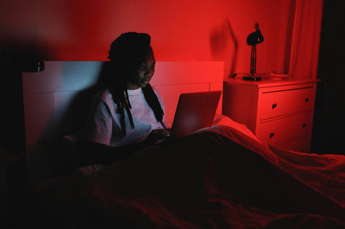 PMO vs Intimasi Nyata: Bagaimana Pornografi Mempengaruhi Kehangatan Hubungan Pasangan
