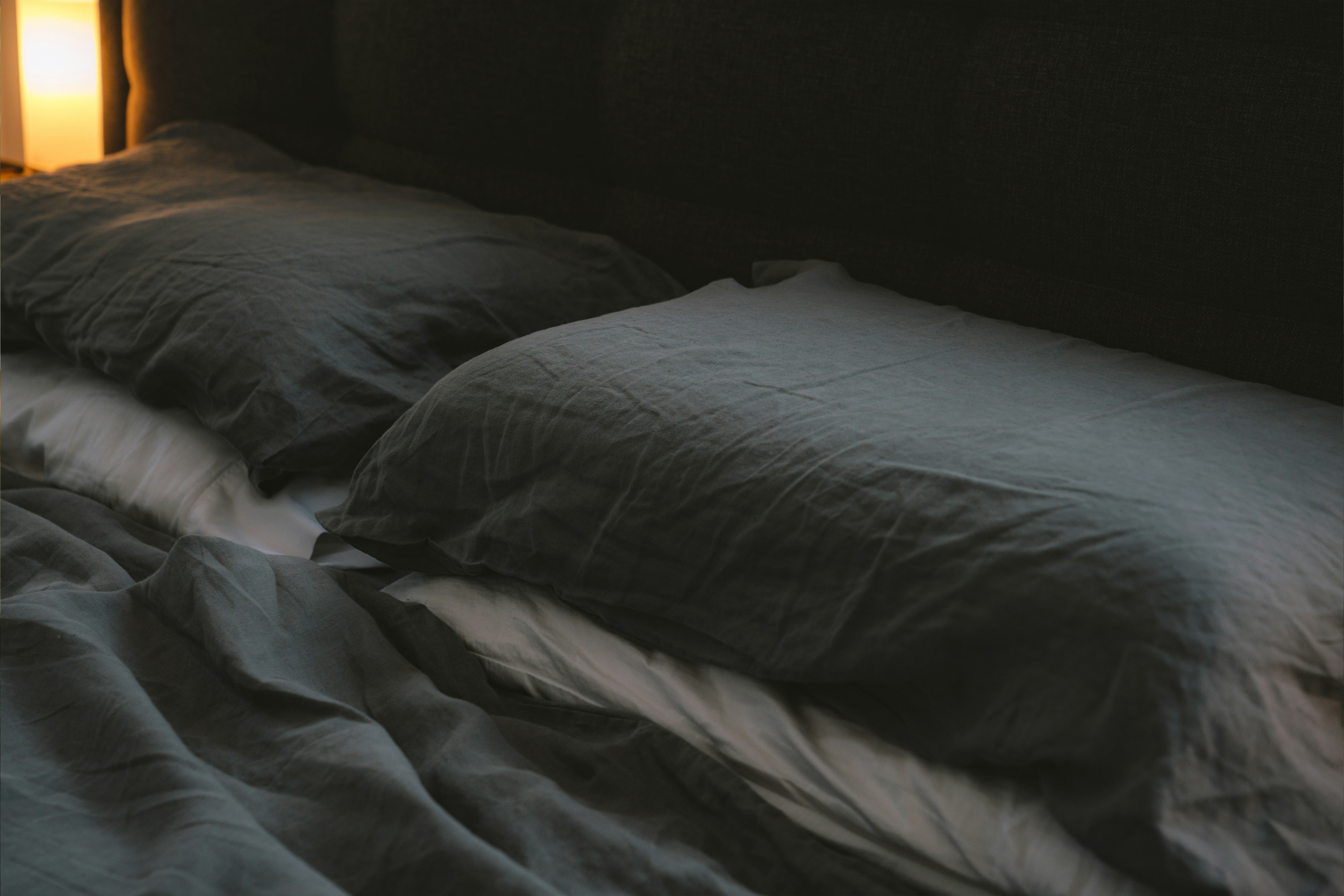 Tidur Terpisah dengan Pasangan: Apakah Justru Baik untuk Kehidupan Seks?