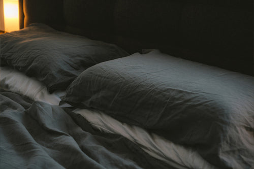 Tidur Terpisah dengan Pasangan: Apakah Justru Baik untuk Kehidupan Seks?