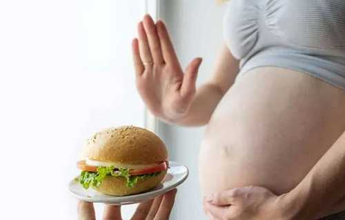 Menjaga Kehamilan: Jenis Makanan yang Harus Dihindari Saat Hamil